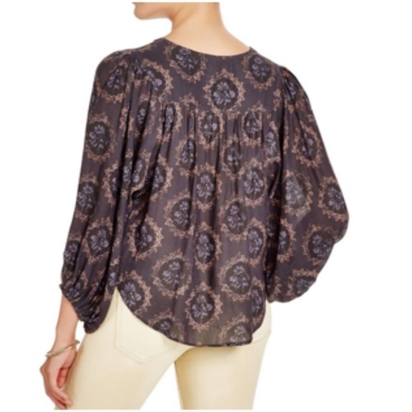 FREE PEOPLE blouse balloon sleeve Cowling Around Printed in Midnight Combo - Picture 5 of 9